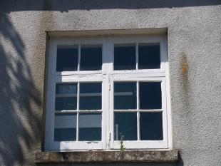 *Window in south wall 3-r